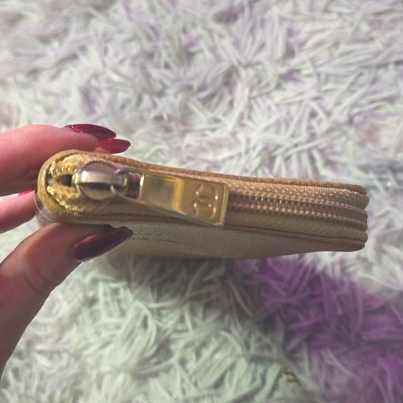 Chanel Tan & Gold Beautiful Caviar Long Zip Wallet (GUC)(READ DESCRIPTION) - Picture 4 of 13